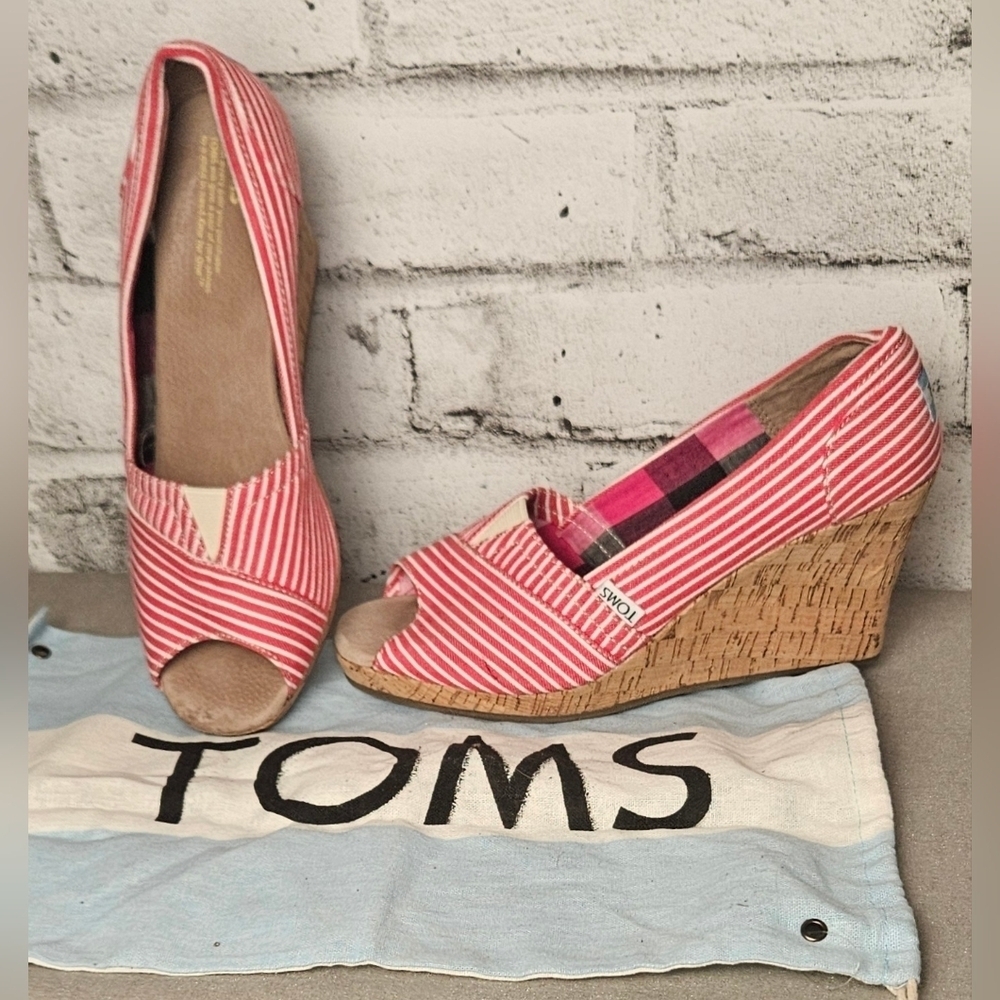 TOMS Red Striped Wedge Sandals Women’s 8 — Cork Heel Summer Peep Toe